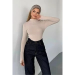 Dik Yaka Parmak Geçme Detaylı Buzzy Kumaş Slim Fit Body - Bluz
